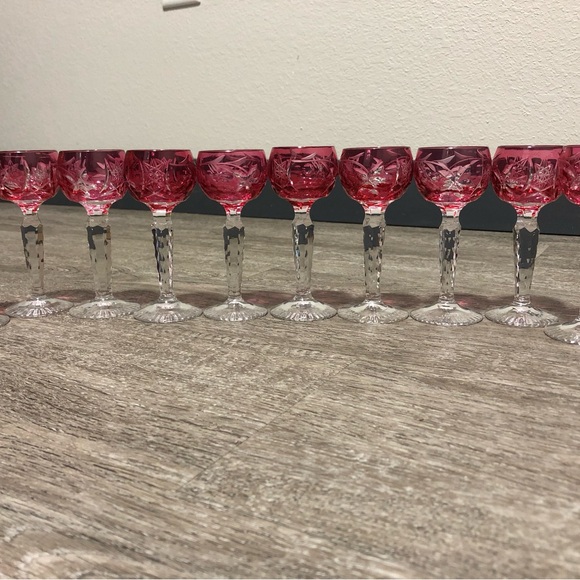 NACHTMANN TRAUBE 14.5" HEAVY CRYSTAL CRANBERRY CUT TO CLEAR DECANTER & glasses - Picture 5 of 9